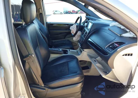 2018 Dodge Grand Caravan Sxt z USA, uszkodzony, nr VIN 2C4RDGCGXJR192323